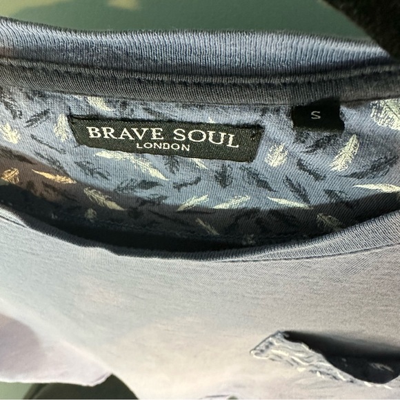 Brave Soul London Feather Pocket Tee in Blue - Picture 8 of 10